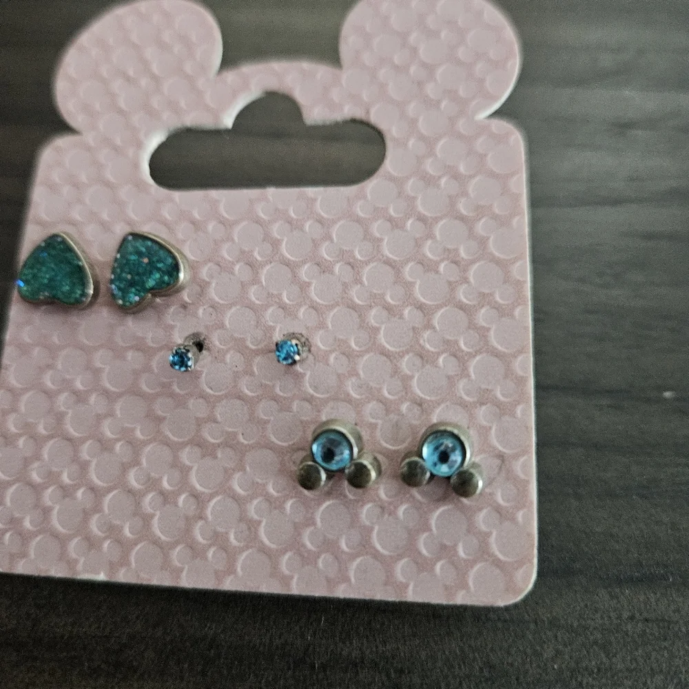 New Disneyland Heart & Mickey Earrings Set - Picture 2 of 6
